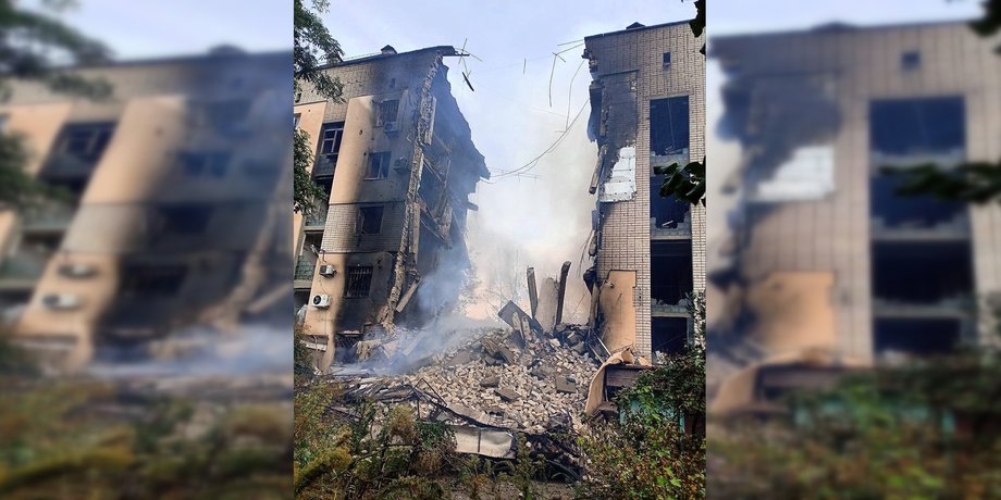 КАБи на Херсон: зруйнований під'їзд у Дніпровському — подробиці та фото наслідків 5