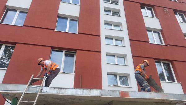 Відновлення вулиці Бучми: харківський будинок знову оживає після обстрілів