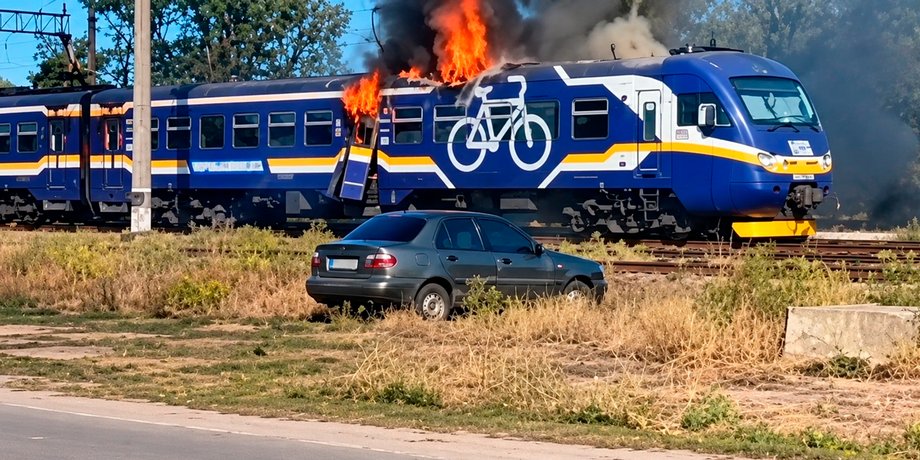 Укрзалізниця під ворожим вогнем: три ракетні атаки РФ на залізничні шляхи за добу 2 Укрзалізниця під ворожим вогнем: три ракетні атаки РФ на залізничні шляхи за добу 2
