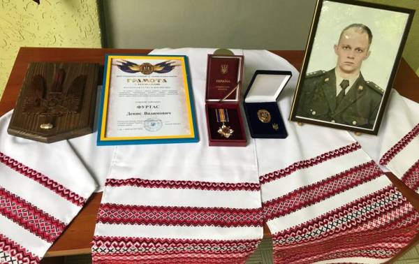 Харків вшанував загиблого Героя: відкрили меморіальну дошку на фасаді спортивної школи 10