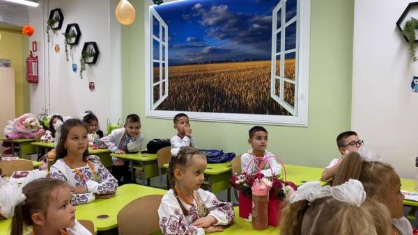 Навчальний рік у Харкові стартував під землею: як лунав перший дзвоник 9