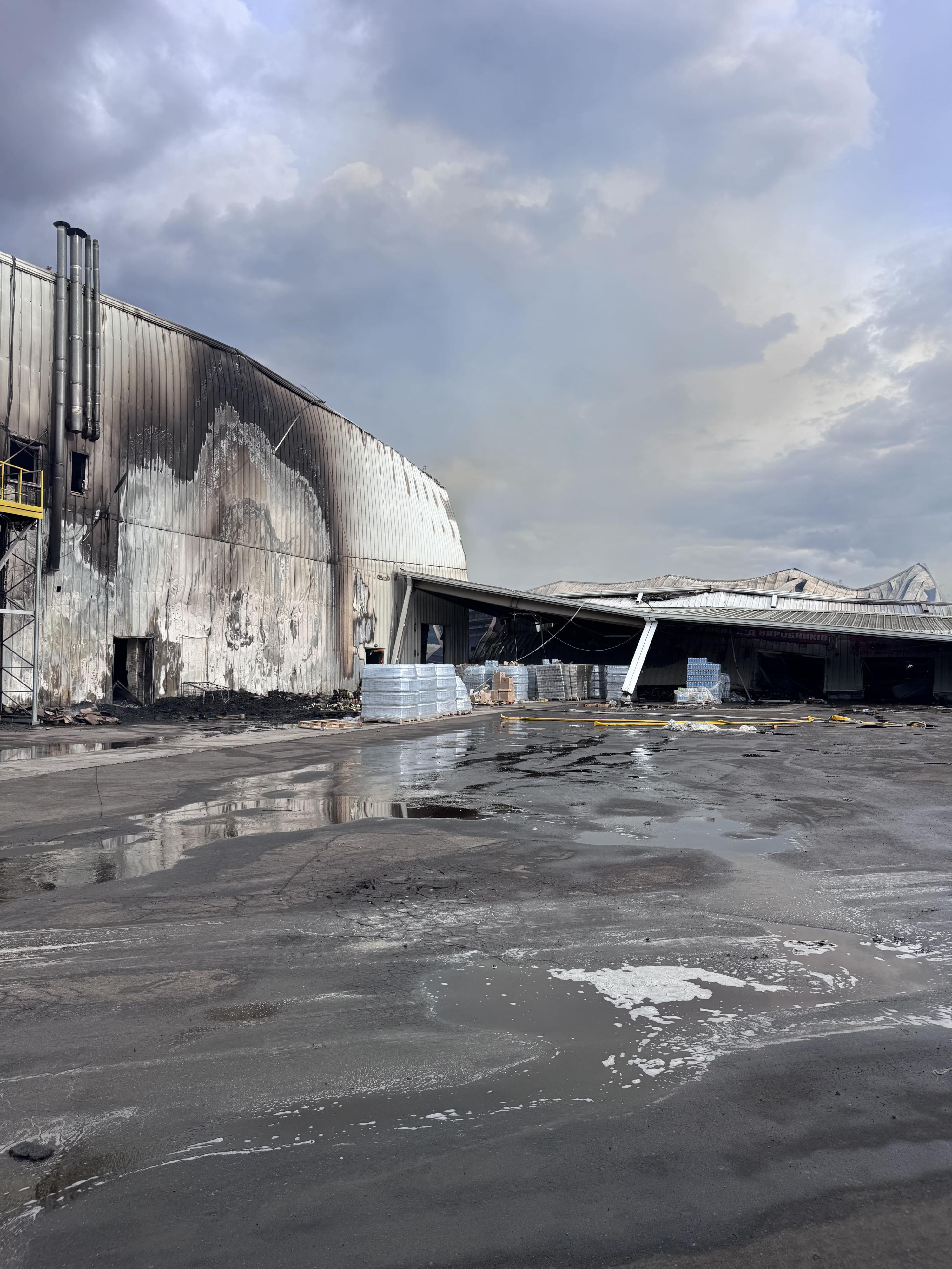 Розподільчий центр AZNAURI на Одещині: російська атака знищила 8 тисяч квадратів складів 6