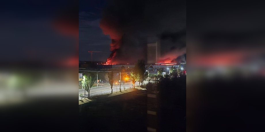 Луганськ палає: потужні вибухи знищили логістичний хаб ворога 2 Луганськ палає: потужні вибухи знищили логістичний хаб ворога 2