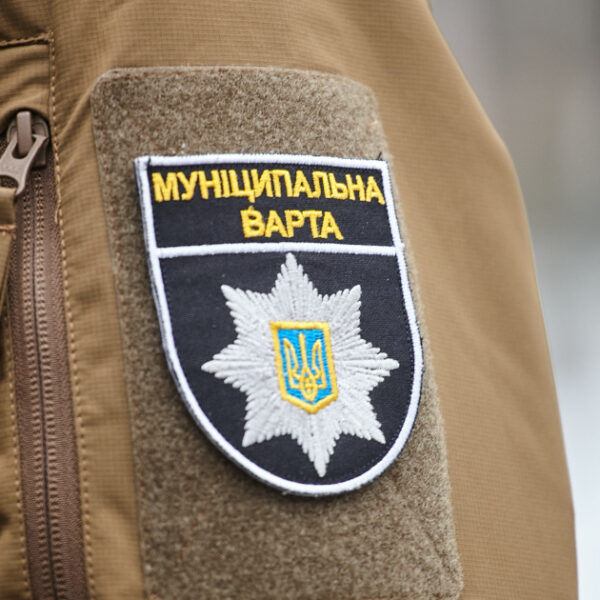 Муніципальна варта силоміць відтіснила протестувальників на Теремках під час будівництва теплотраси