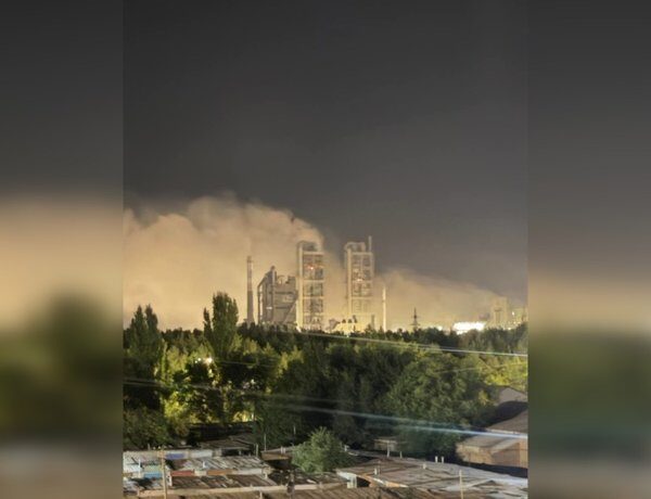 Вибухи під Волгоградом: охоплено полум’ям гігантський цементний завод РФ