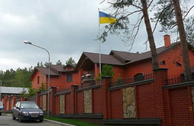 Розкриваємо статки Азарова: що насправді належить екс-прем'єру та його нащадку 5