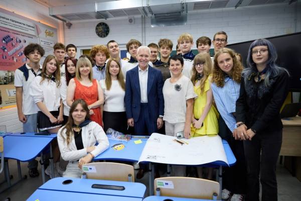 Харків відчинив двері новітньої підземної школи: перші учні вже за партами 13 Харків відчинив двері новітньої підземної школи: перші учні вже за партами 13
