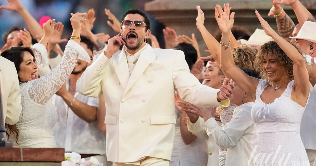 Bad Bunny встановив рекорд «Еммі» за виступ на Супербоулі 2 Bad Bunny встановив рекорд «Еммі» за виступ на Супербоулі 2