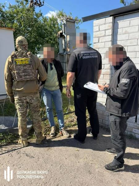 Харківський прикордонник пропонував за $15 000 переправити військового за кордон 6