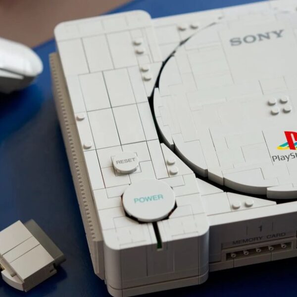 Збери власноруч першу PlayStation: 1911 деталей LEGO для справжніх фанатів