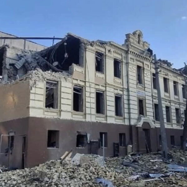 Розбирають історичну пам’ятку: у Києві демонтують будівлю поліції початку століття