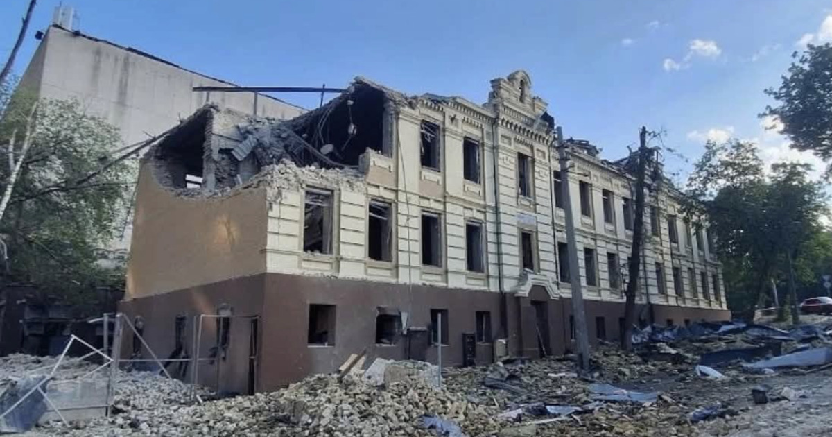 Розбирають історичну пам'ятку: у Києві демонтують будівлю поліції початку століття 2