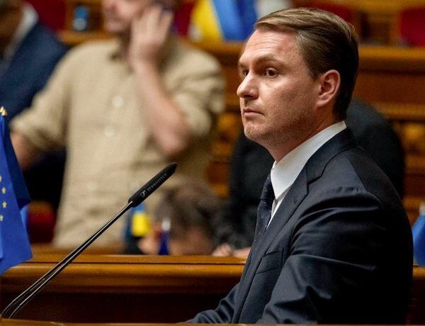 Зеленський підписав указ: Руслана Кравченка більше не очолить Офіс генпрокурора