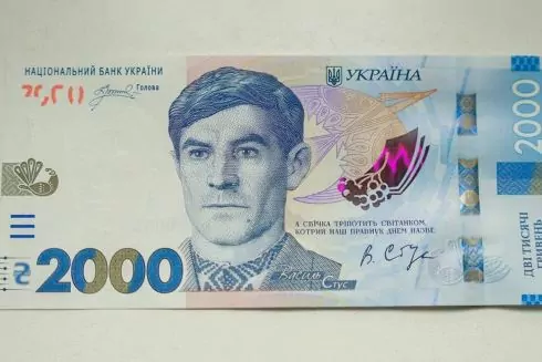 В Україні засяяла нова банкнота 2000 гривень: Василя Стуса вшанували на грошах