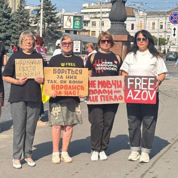 «Не мовчи. Полон вбиває»: харків'яни вимагають звільнення з полону захисників 13
