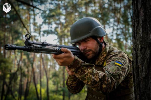 Як боєць Нацгвардії вирвався з полону під гул дронів: неймовірна історія порятунку 10 Як боєць Нацгвардії вирвався з полону під гул дронів: неймовірна історія порятунку 10