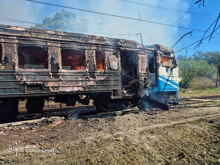 Росія вдарила по «Укрзалізниці»: загинув чоловік під час атаки на поїзд біля Харкова 10 Росія вдарила по «Укрзалізниці»: загинув чоловік під час атаки на поїзд біля Харкова 10