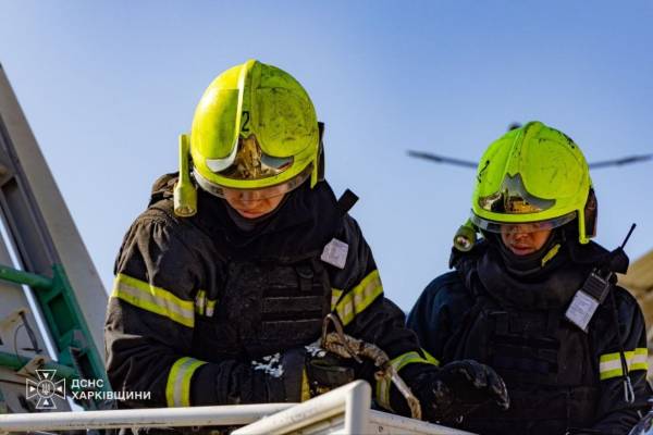 ДСНС продемонструвала ліквідацію наслідків удару БпЛА по Харкову 12 ДСНС продемонструвала ліквідацію наслідків удару БпЛА по Харкову 12