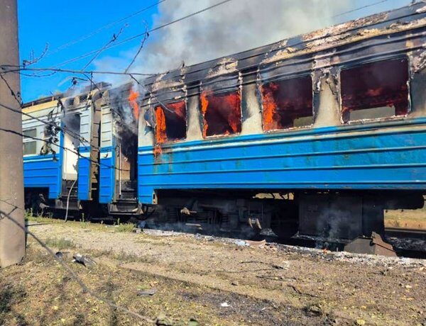 Росія вдарила по «Укрзалізниці»: загинув чоловік під час атаки на поїзд біля Харкова