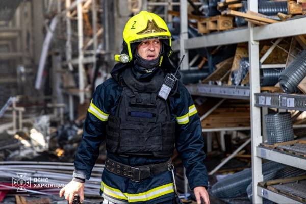 ДСНС продемонструвала ліквідацію наслідків удару БпЛА по Харкову 9 ДСНС продемонструвала ліквідацію наслідків удару БпЛА по Харкову 9