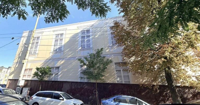 Київ судиться за збереження будинку Ржепецького: легендарну споруду біля Софії захищають законом 11