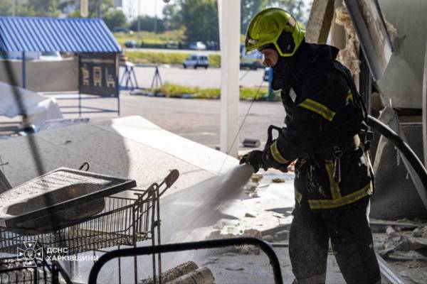 ДСНС продемонструвала ліквідацію наслідків удару БпЛА по Харкову 10 ДСНС продемонструвала ліквідацію наслідків удару БпЛА по Харкову 10