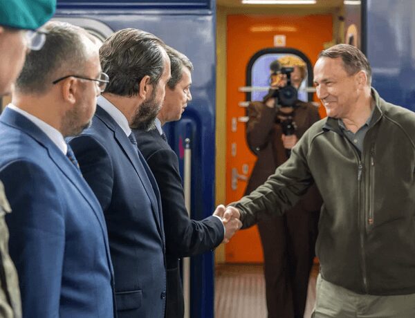 Сікорський закликає українців: ретельно обирайте героїв, щоб уникнути нових історичних суперечок