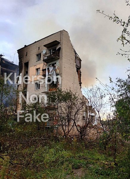 КАБи на Херсон: зруйнований під'їзд у Дніпровському — подробиці та фото наслідків 7