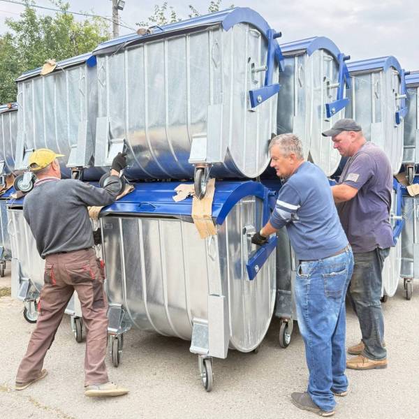 Харків отримав сучасні контейнери для безпечного поводження з відходами 8