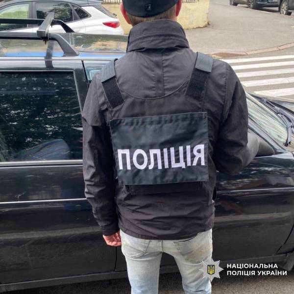 Харків'янин за $3000 продавав фейкові дозволи на проживання: викрито шахрая 12
