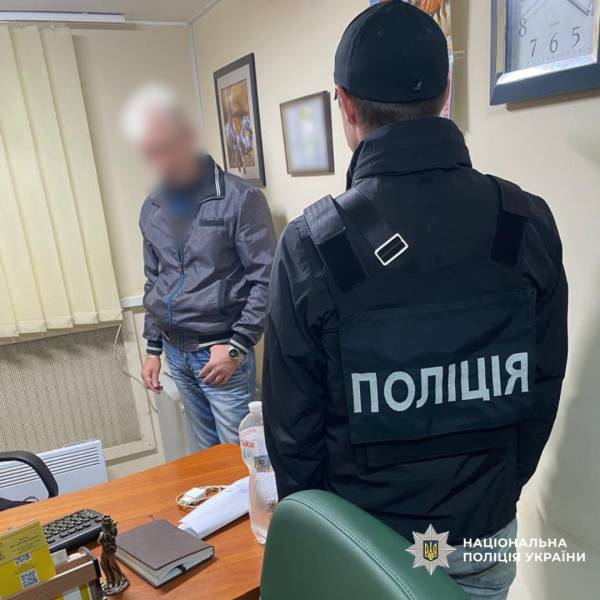 Харків'янин за $3000 продавав фейкові дозволи на проживання: викрито шахрая 13