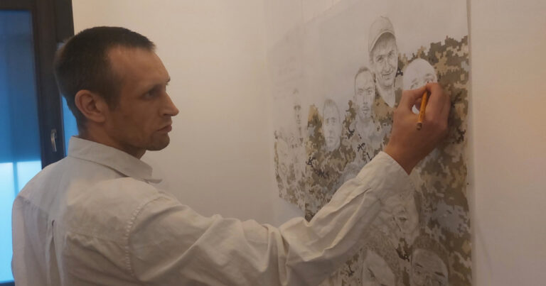 Вшанували пам'ять: на Байковому відкрили монумент загиблому митцю Давиду Чичкану 4