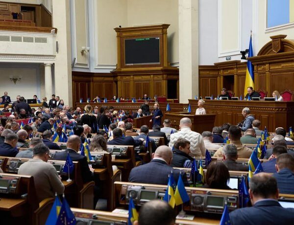 Скільки заробляють депутати: розкрито найвищі зарплати у Верховній Раді