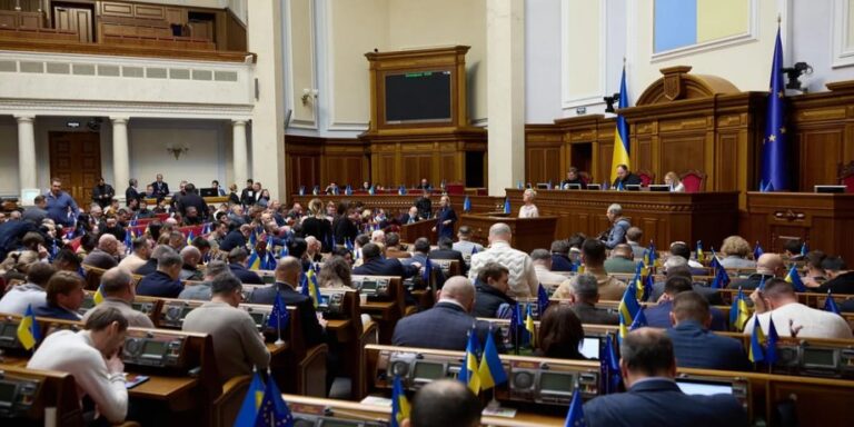 Скільки заробляють депутати: розкрито найвищі зарплати у Верховній Раді 17 Скільки заробляють депутати: розкрито найвищі зарплати у Верховній Раді 17