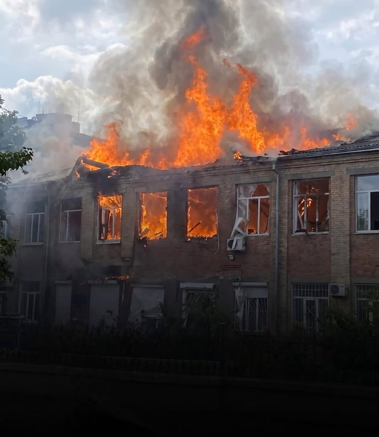 Київ під вогнем: ЗСУ відбили атаку, але навчальний заклад зазнав ушкоджень 6