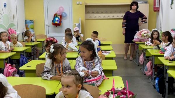 Навчальний рік у Харкові стартував під землею: як лунав перший дзвоник 8