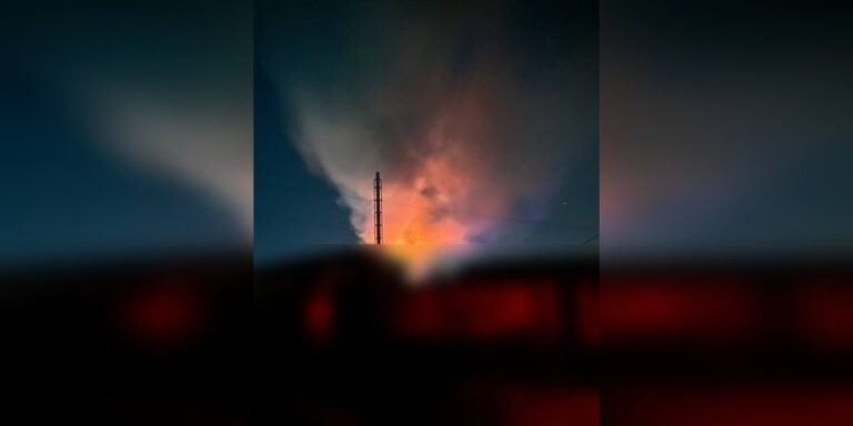Вибухи на Хмельниччині: атака РФ спричинила пожежу на відомому ринку 8 Вибухи на Хмельниччині: атака РФ спричинила пожежу на відомому ринку 8