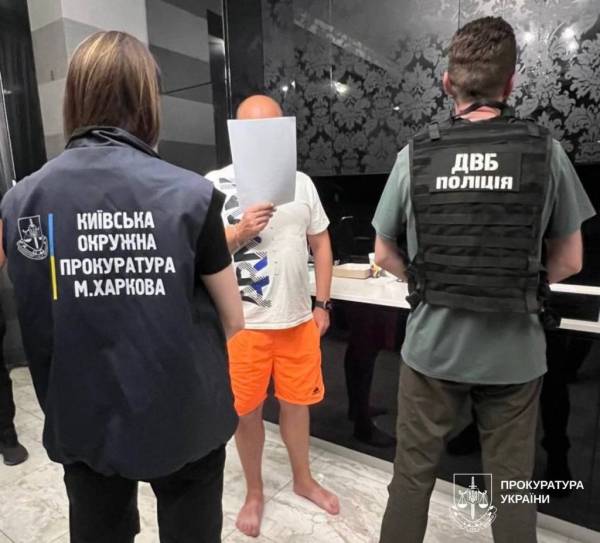 Викрито шахраїв: оформляли права за 30 тисяч гривень у Харкові 6