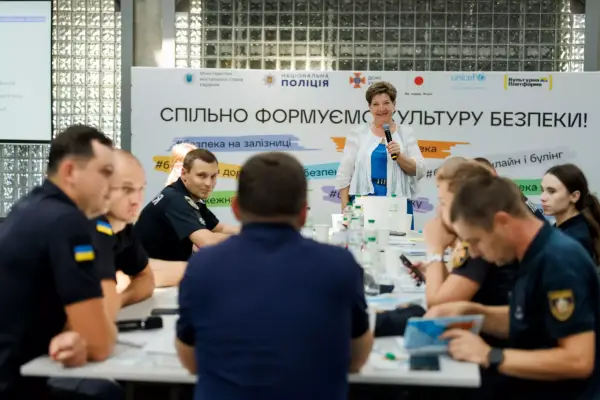 Мобільні класи безпеки охоплюють 15 областей: тренінги ЮНІСЕФ для 208 фахівців НПУ та ДСНС. 10 Мобільні класи безпеки охоплюють 15 областей: тренінги ЮНІСЕФ для 208 фахівців НПУ та ДСНС. 8