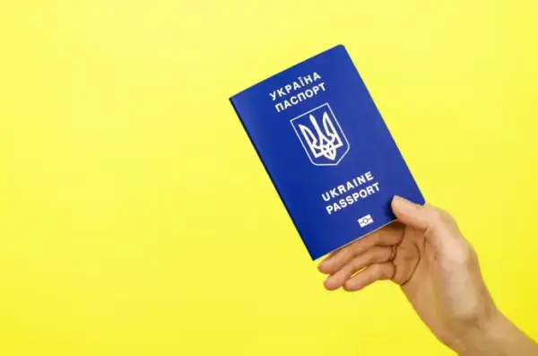 Нове правило перетину кордону: українців закликають вимагати позначку про виїзд 4 Відмітку у паспорті більше не ставлять. Прикордонники радять українцям наполягати на штампі