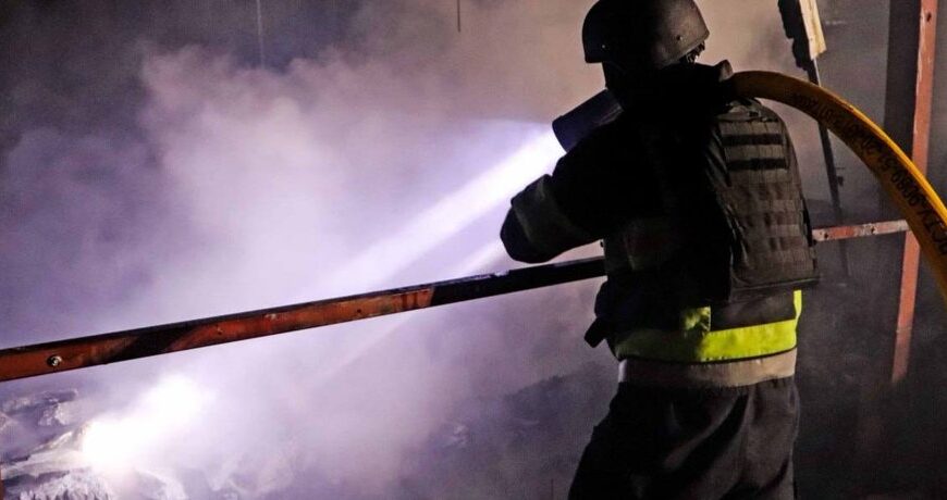 Головна 81 Дрон атакував фармацевтичний склад: четверо постраждалих під час удару РФ по Гостомелю