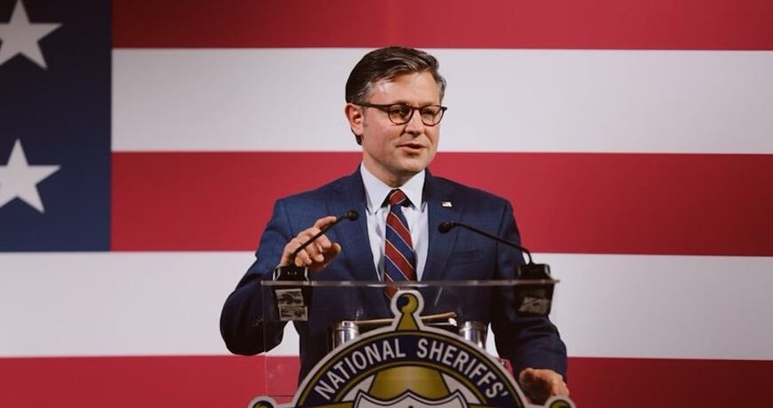 Головна 84 Джонсон спростовує Трампа: про ціни на пальне в США та допомогу Україні