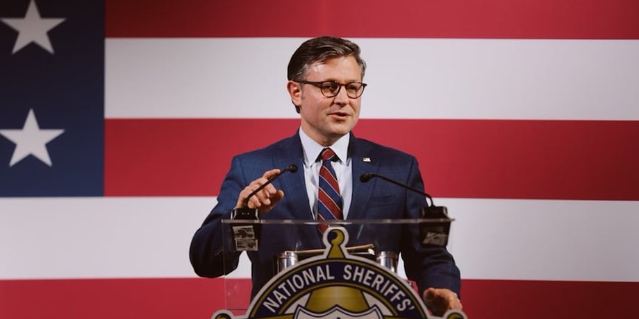 Джонсон спростовує Трампа: про ціни на пальне в США та допомогу Україні 2 Джонсон спростовує Трампа: про ціни на пальне в США та допомогу Україні 2