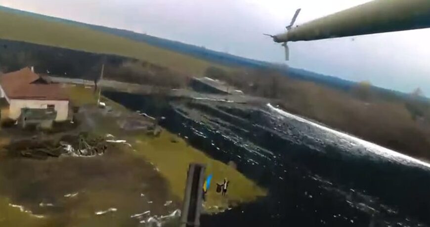 Пілот Мі-24 повернувся з бойового завдання, а його зустріли прапорами на Харківщині