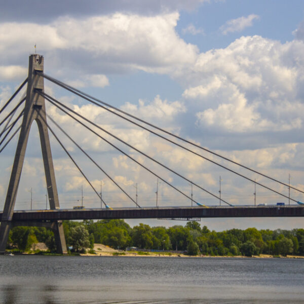 Головна 93 Київ готує резервні переправи через Дніпро: як забезпечать зв’язок між…