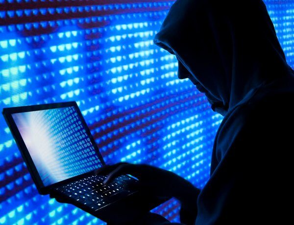 Кібератаки на держустанови: фейкові листи від імені ДТЕК спантеличують українців